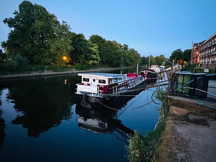 Unique Houseboat Experience I Central City Break ヨーク エクステリア 写真
