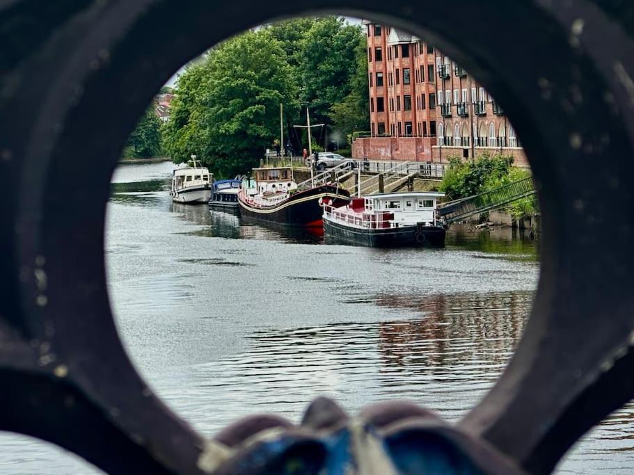 Unique Houseboat Experience I Central City Break ヨーク エクステリア 写真