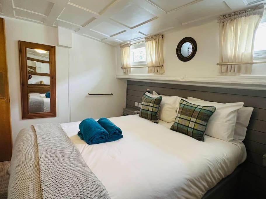 Unique Houseboat Experience I Central City Break ヨーク エクステリア 写真