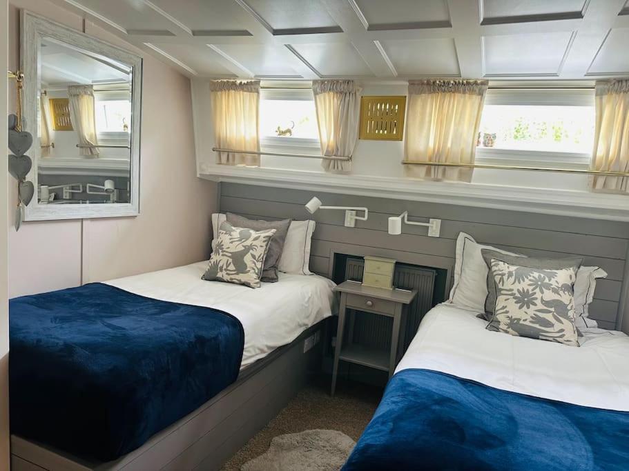 Unique Houseboat Experience I Central City Break ヨーク エクステリア 写真