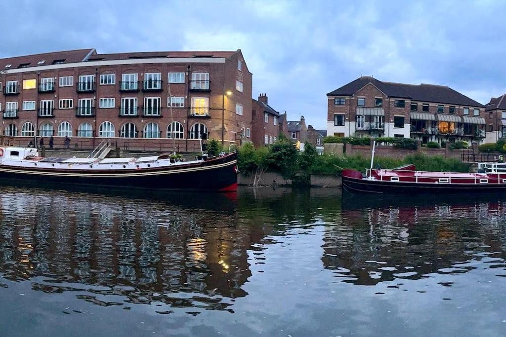 Unique Houseboat Experience I Central City Break ヨーク エクステリア 写真