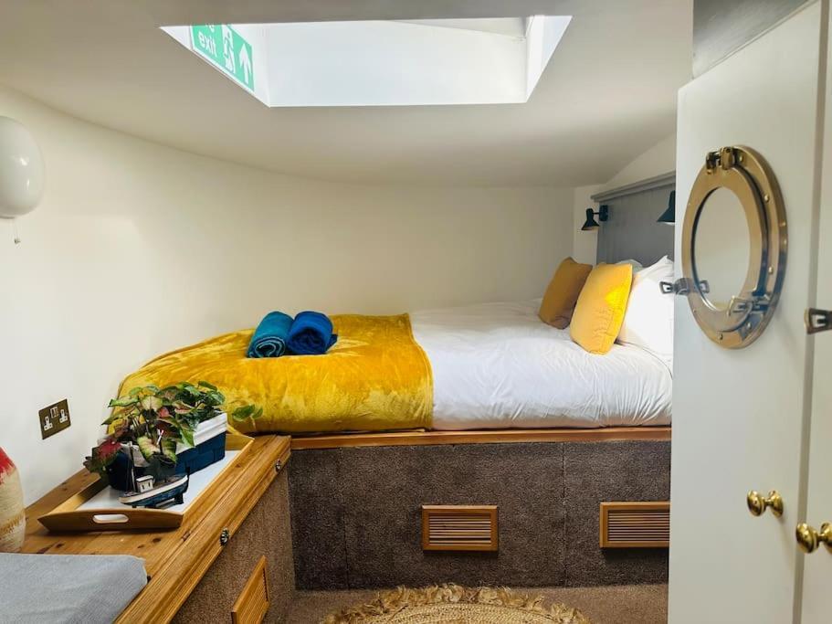 Unique Houseboat Experience I Central City Break ヨーク エクステリア 写真